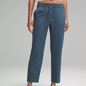 Lululemon Tapered Leg Pant Luxtreme 7/8 Mid Rise Size M